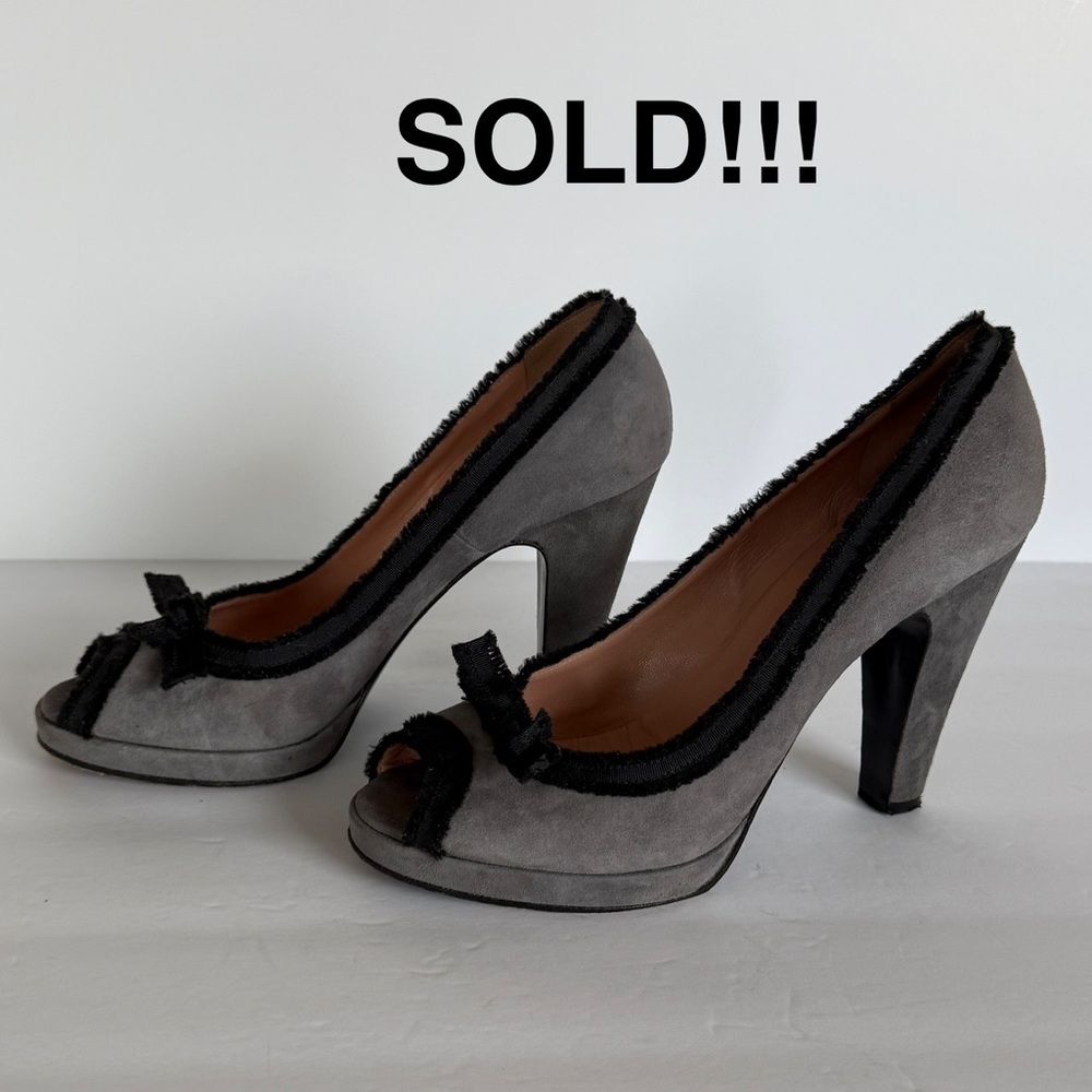 Marc by Marc Jacobs Women's Sz 10 Grey Suede Peep Toe Pumps, Black Trim/Bow